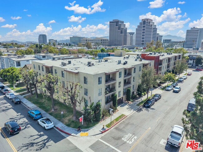 Building Photo - 620 N Kenwood St