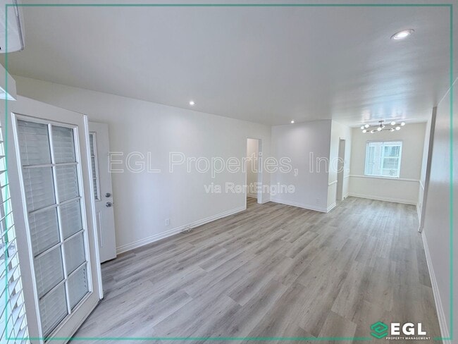 Building Photo - 250 N Cordova St