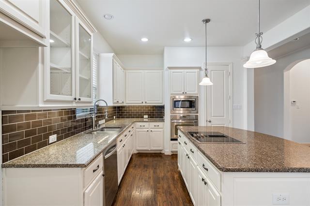 Building Photo - 546 El Camino Dr