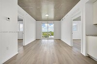 Building Photo - 475 NE 125th St