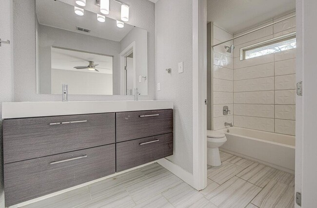 Building Photo - 7305 Inspiration Dr