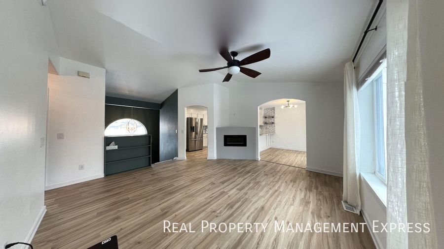 Building Photo - Spacious 4BR, 2BA Gem with Fireplace and O...