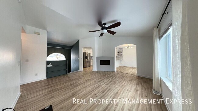 Building Photo - 6600 W 61st St
