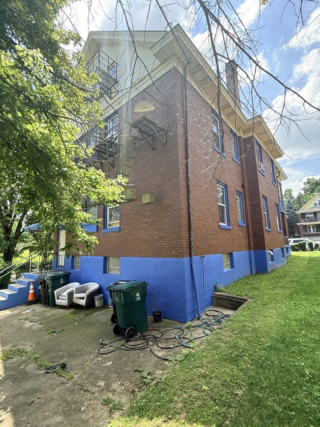 Building Photo - 860 Blair Ave