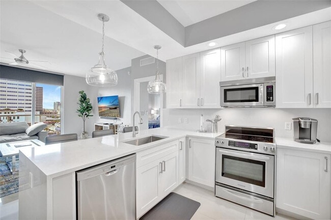 Building Photo - 315 NE 3rd Ave