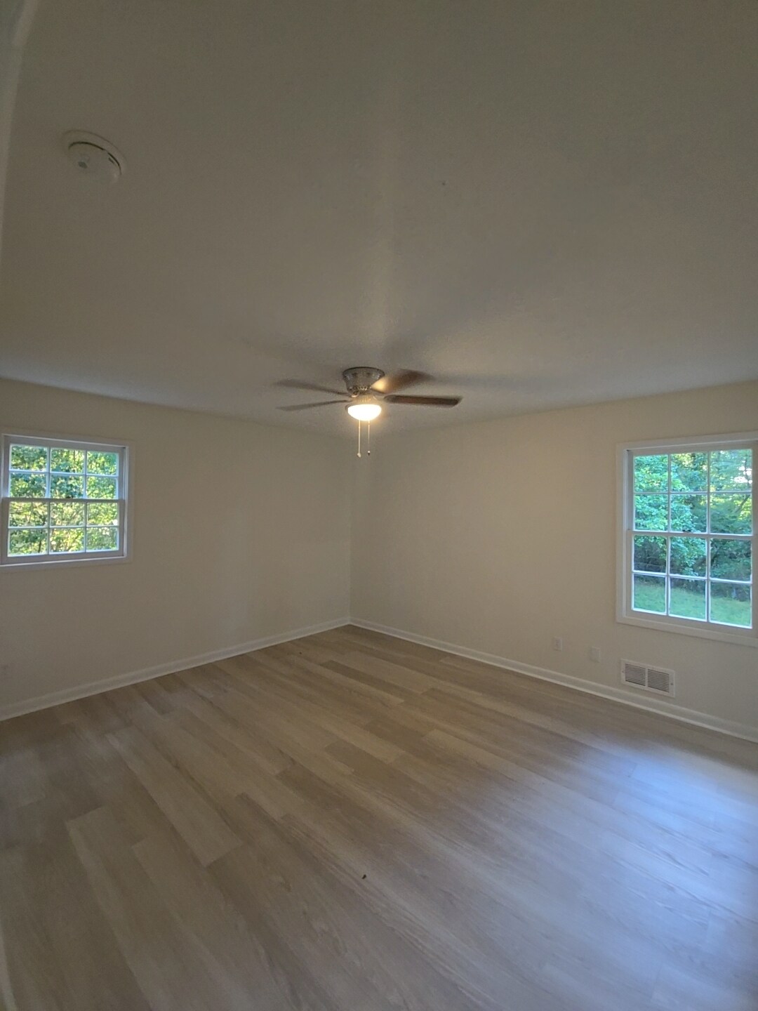 Building Photo - 2347 Greenway Dr
