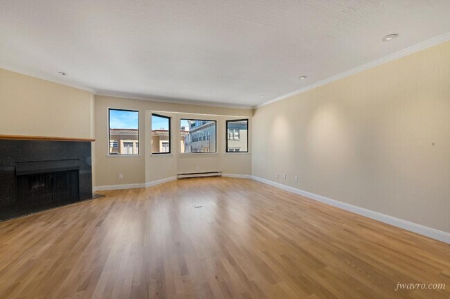 Building Photo - 383 Lombard St