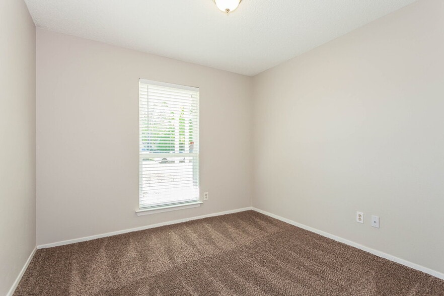 Building Photo - 6053 Herschel Dr