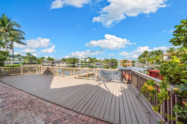 Building Photo - 1500 Shoreline Way