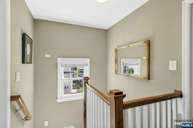 Building Photo - 332 Demarest Ave