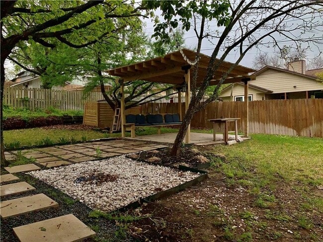 Building Photo - 2406 Stirrup Dr