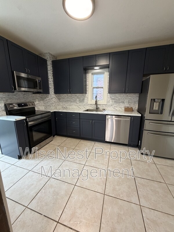 Building Photo - 800 E 41st St