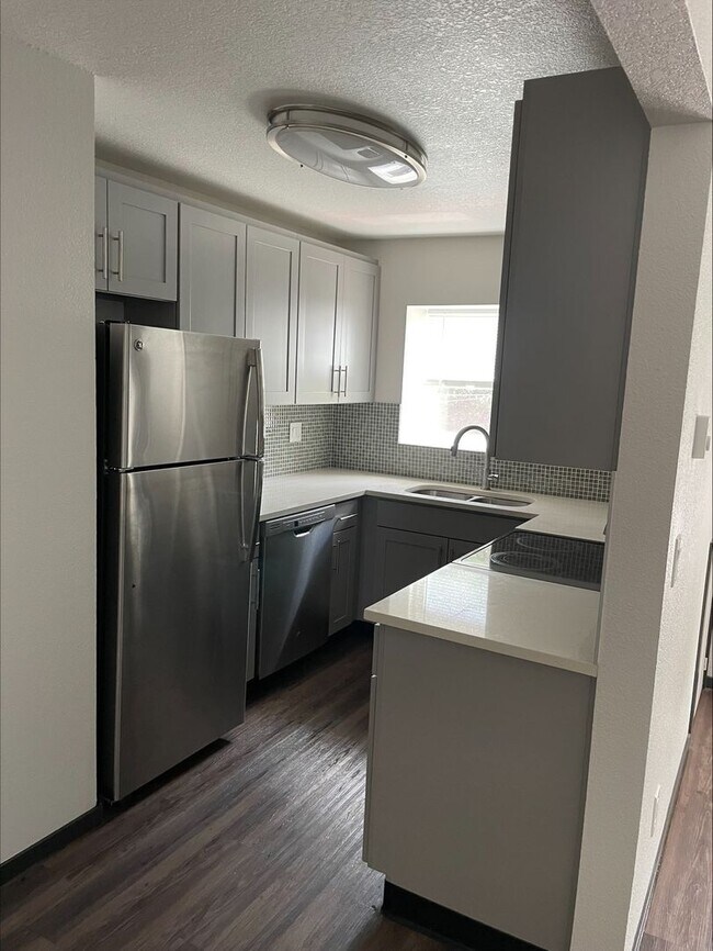 Primary Photo - 2110 NE 65th St