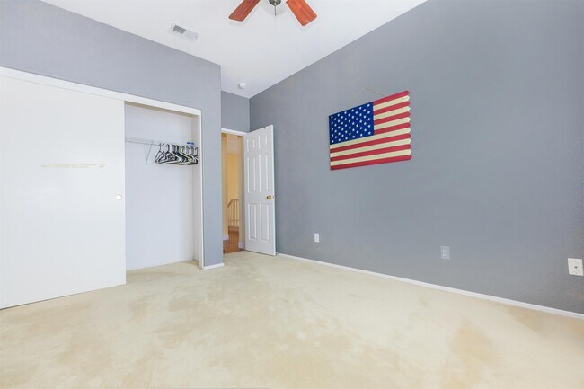 Building Photo - 1008 Cottage Way