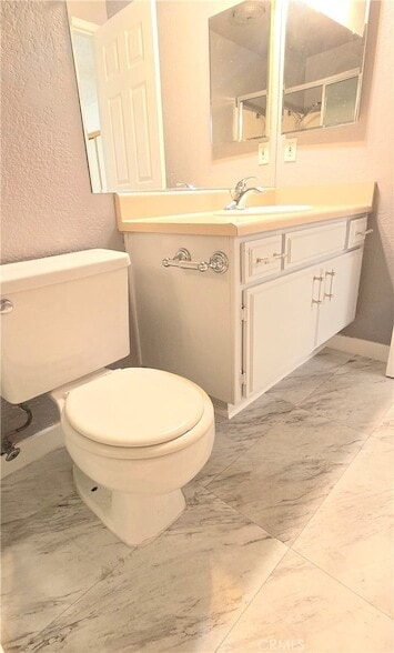 Building Photo - 630 W Dryden St