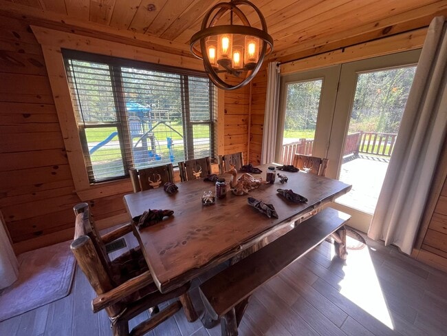 Building Photo - Gorgeous 3-Bedroom Log Cabin with Loft, La...