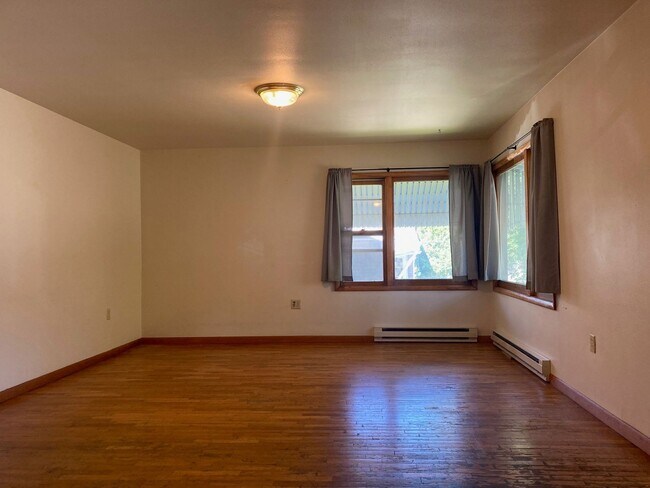 Building Photo - 729 S 14th Ave