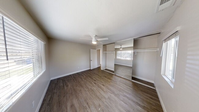 Building Photo - Renovated 3BD/1BA! Great Yard!