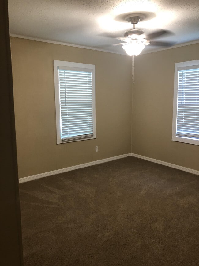 Building Photo - 3921 Wiggins Dr