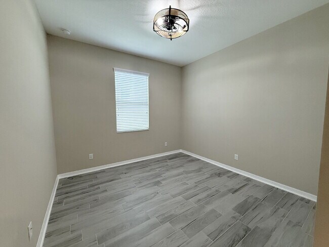 Building Photo - "Charming 3-Bed Oasis with 2 Full Baths in...