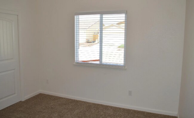 Building Photo - 4467 Jennifer Wy