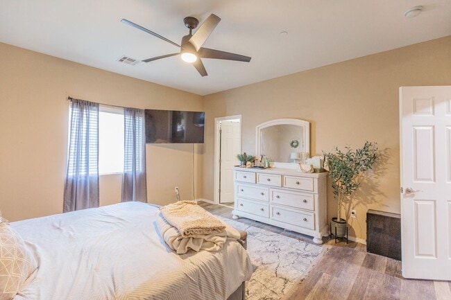 Building Photo - Conveniently located 3 Bedroom, 2 bath wit...
