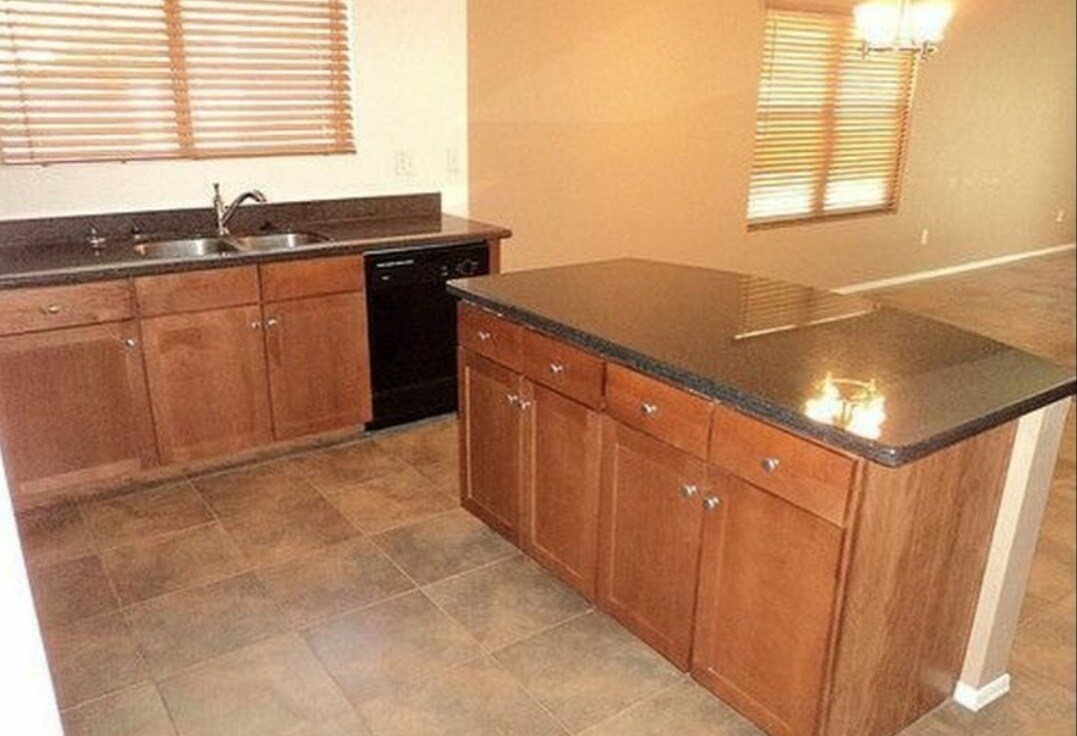 Building Photo - 2703 W Allens Peak Dr