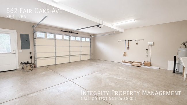 Building Photo - 562 Fair Oaks Ave