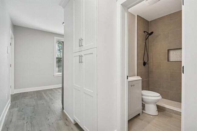 Building Photo - 324 Pacific Ave