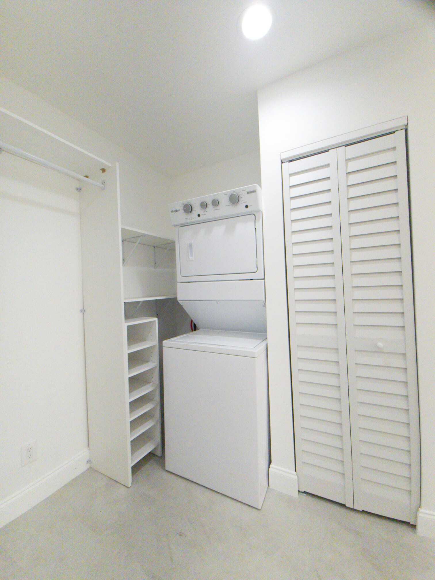 Building Photo - 19 SE 12th Ave