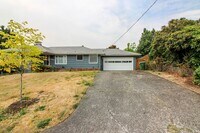 Building Photo - 1550 Corina Dr SE