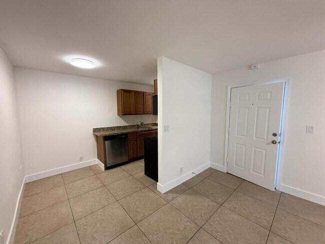 Building Photo - 607 NE 29th Dr