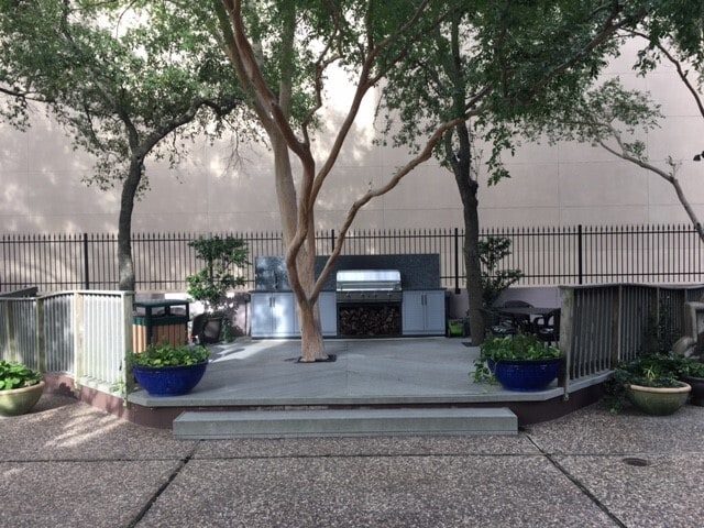 Building Photo - 5150 Hidalgo St