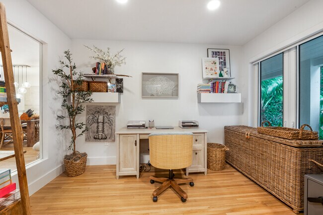 Building Photo - 6612 San Vicente St