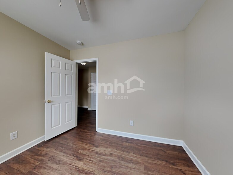Building Photo - 157 Greenfield Rd
