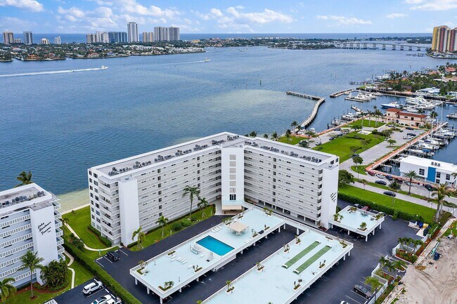 Building Photo - 301 Lake Shore Dr