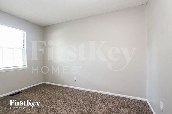 Building Photo - 4333 Phoenix Dr