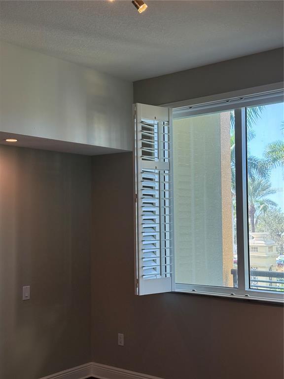 Building Photo - 800 N Tamiami Trl