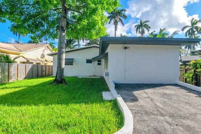 Building Photo - Beautiful Hollywood Home