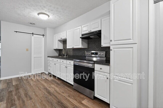 Building Photo - 1260 Lincoln Dr
