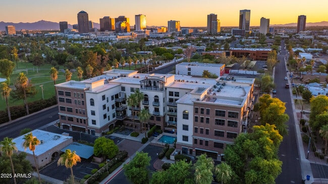 Building Photo - 914 E Osborn Rd