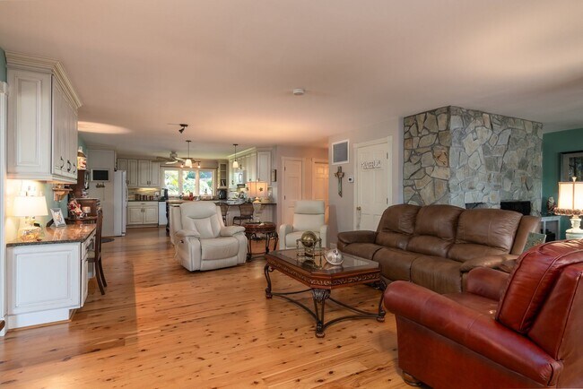 Building Photo - Waterfront Property