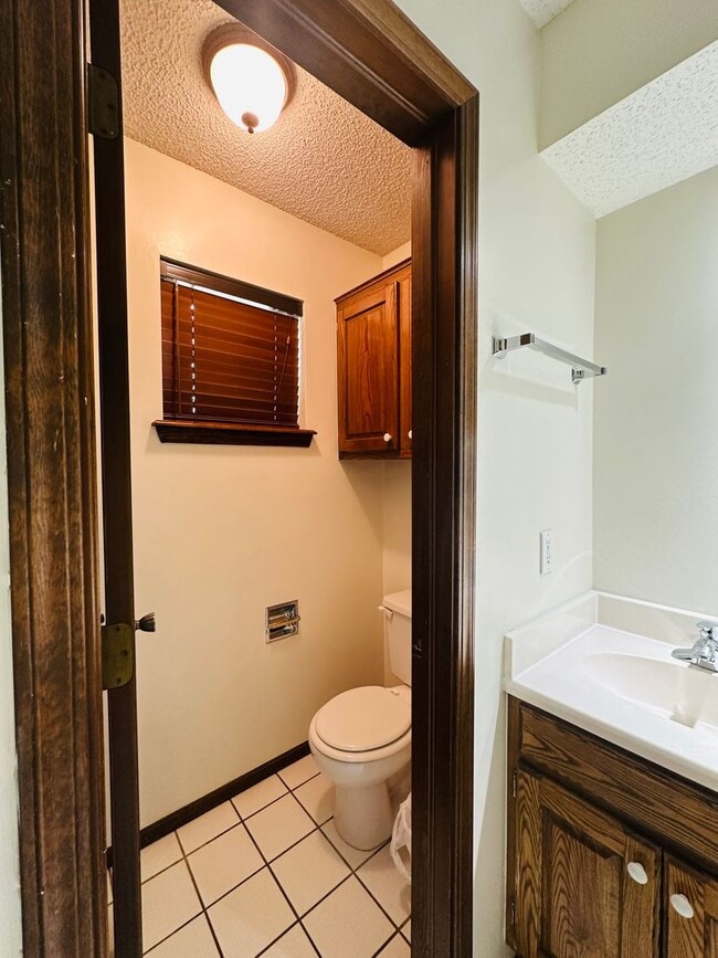 Building Photo - 3406 Erin Oaks St