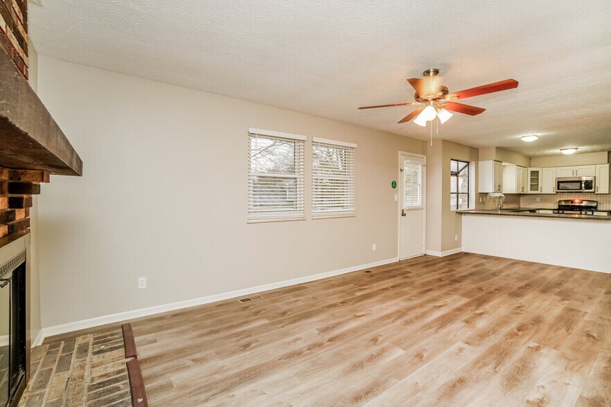 Building Photo - 1658 Sandy Side Dr