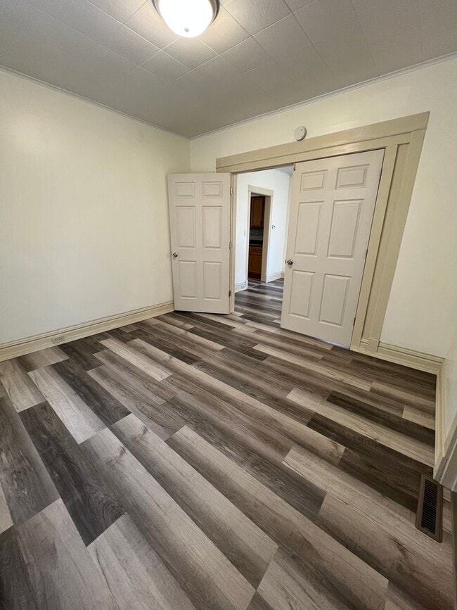 Building Photo - 3711 W 4th St