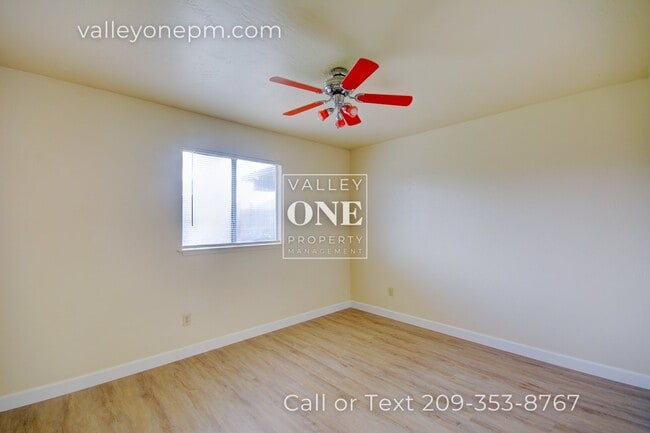 Building Photo - 2232 Ridgeway Dr