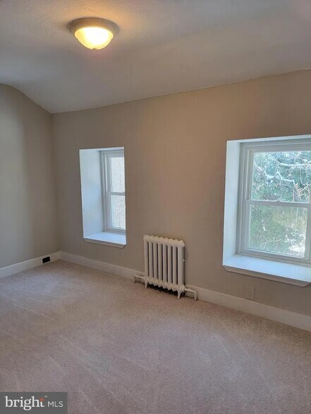 Building Photo - 613 Walnut St