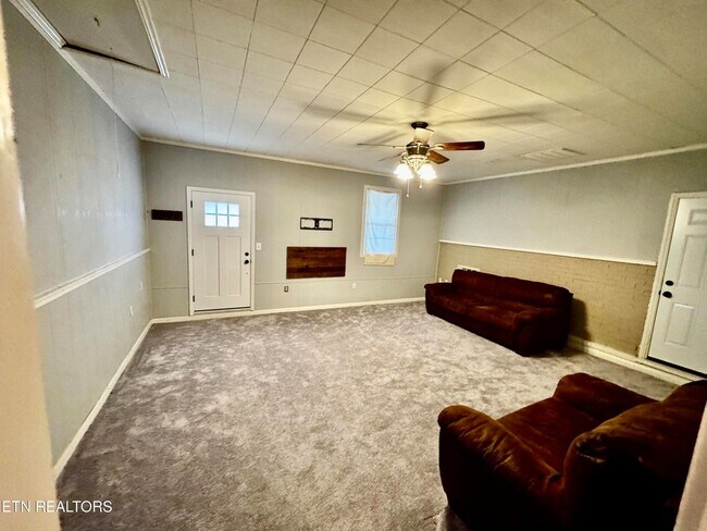 Building Photo - 824 Noragate Rd