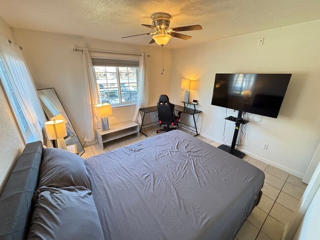 Building Photo - Gorgeous 1Bed/1Bath Fully Furnished 1st Floor Condo located in NW Las Vegas gated Community!