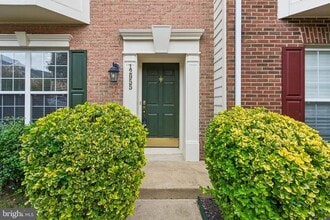 Building Photo - 12955 Mandolin Ln